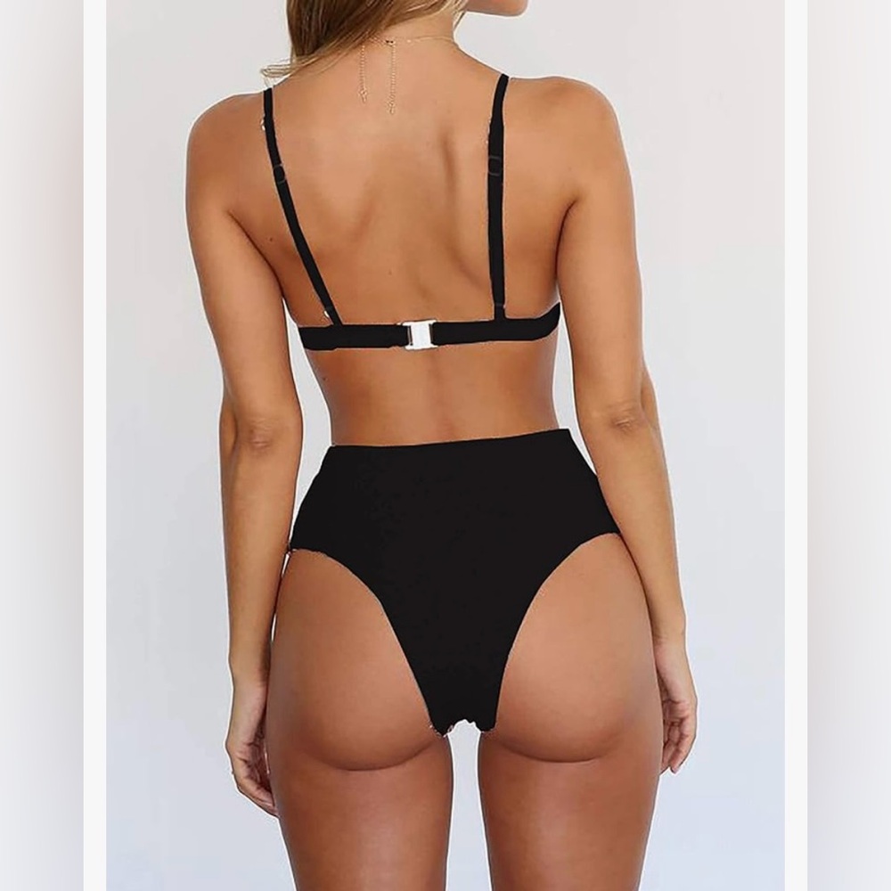 Bikini - Picture 2 of 6
